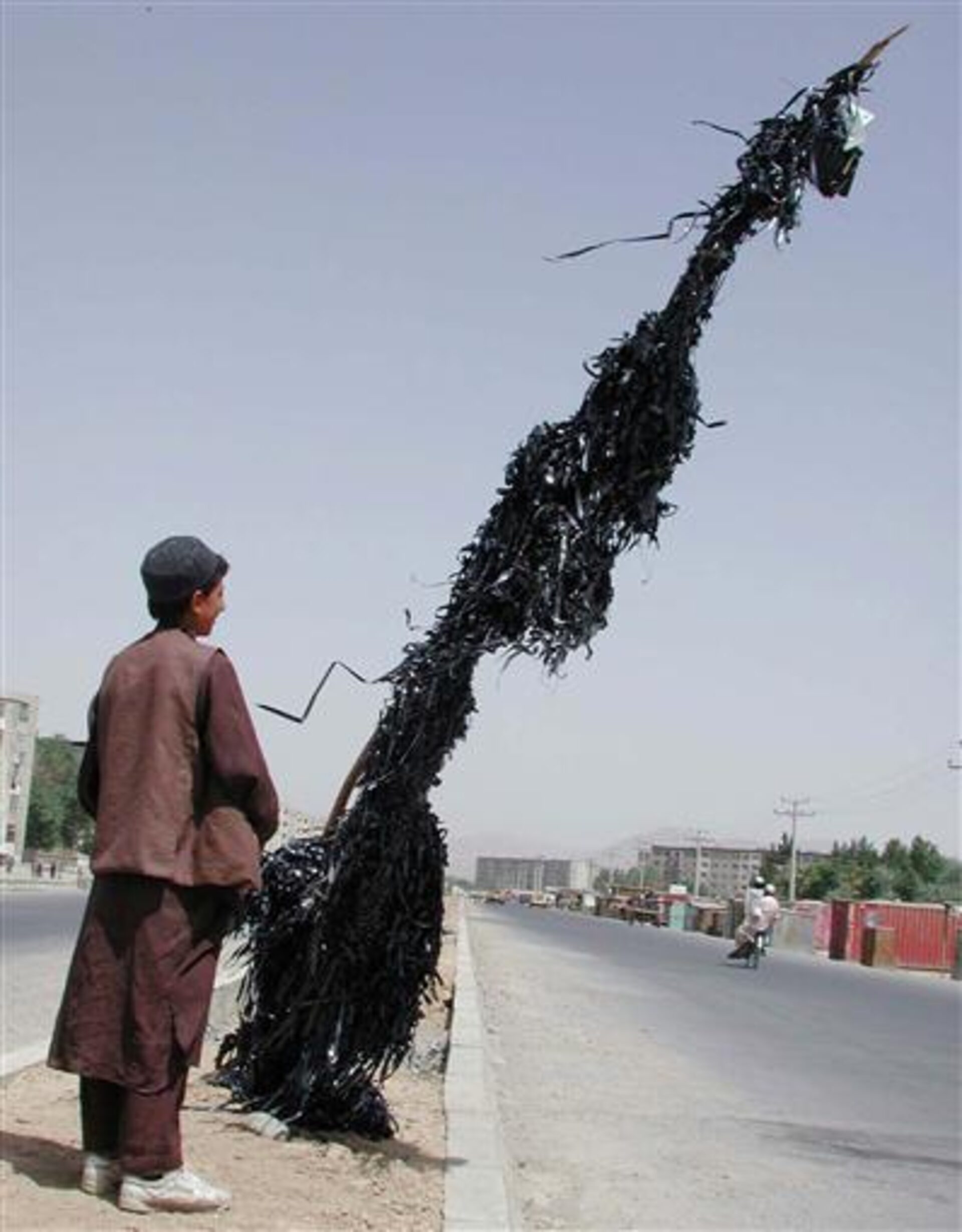 نابودی کاست‌ها به دست امر به معروف طالبان.