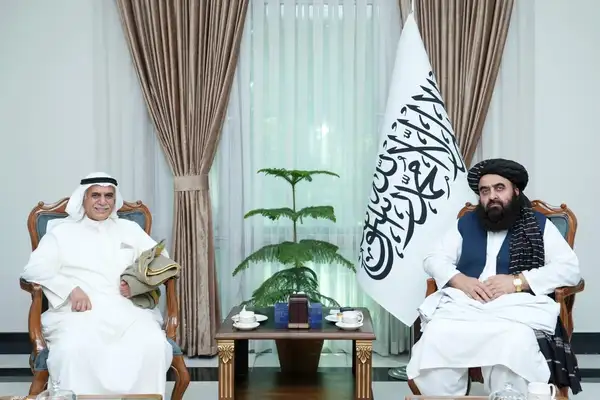 امیرخان متقي د کویت له یوه سوداګر سره پر سوداګرۍ او پانګونې غږیدلی