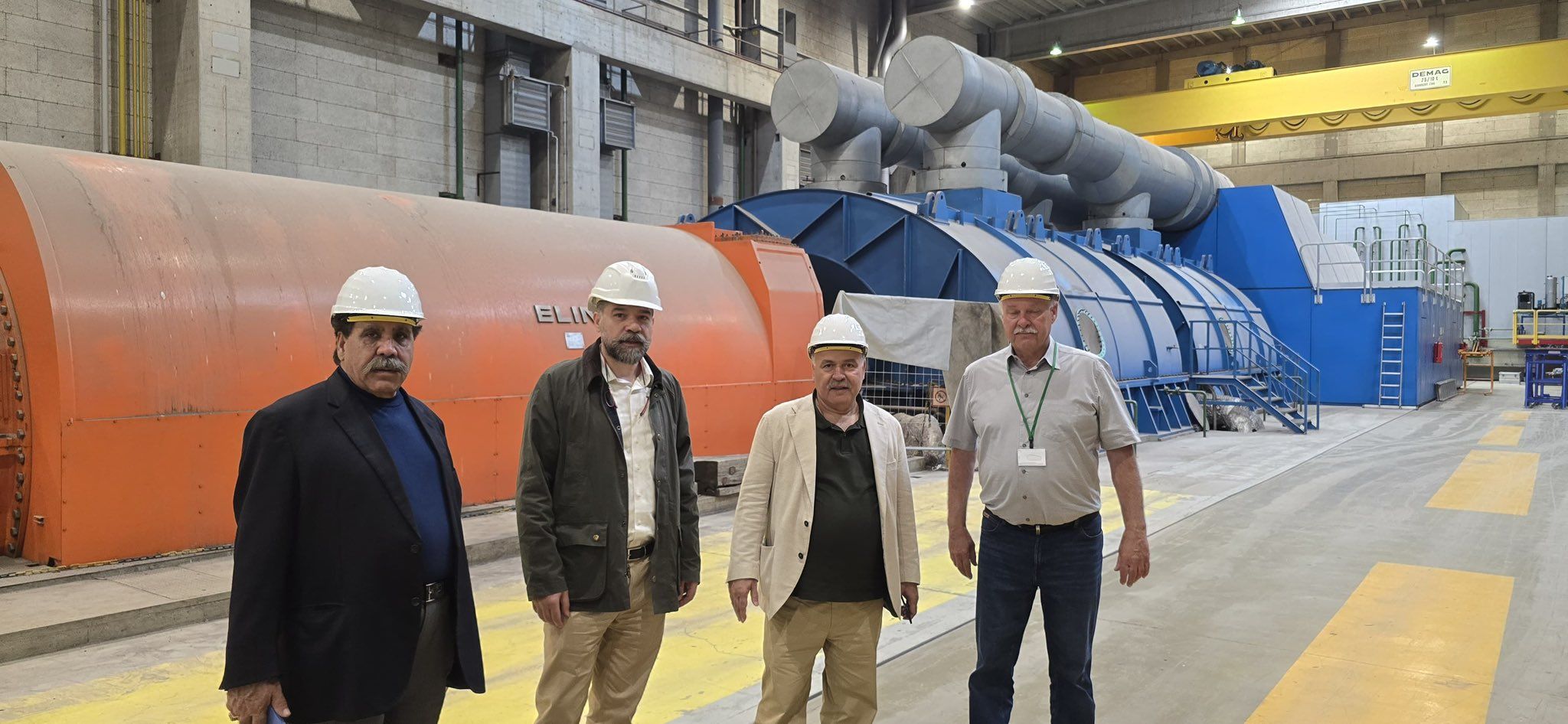 میرویس عزیزي: د دوو ولایتونو د برېښنا فابریکو ماشینونه افغانستان ته د انتقال لپاره چمتو دي