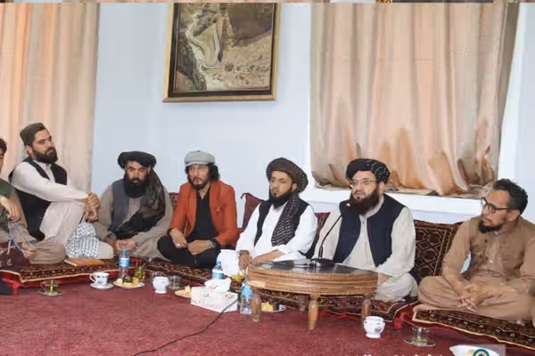 قلم، رنګ او د واکمنۍ روایت؛ طالبانو له هنرمندانو د «یومالفتح» د هنري نندارې غوښتنه کړې