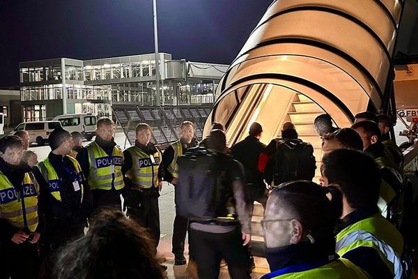 جرمني ۲۰ تنه افغان مجرمان له طالبانو سره په همغږۍ کابل ته واستول