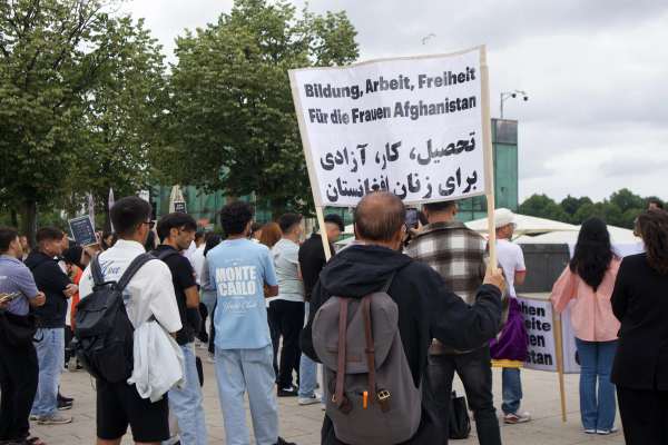 افغانها در هامبورگ آلمان در اعتراض به سیاستهای طالبان تجمع کردند