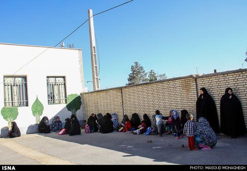 رسانه دیده‌بان ایران: مکاتب دولتی جمهوری اسلامی از ثبت نام کودکان افغان پول می‌گیرند