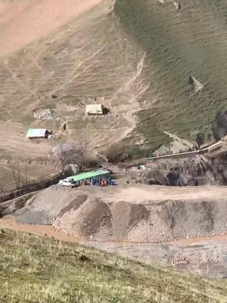  سرچینې: طالبانو په تخار کې د سرو زرو د کان درې کاریګر نیولي دي