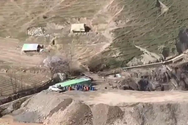سرچینې: طالبانو په تخار کې د سرو زرو د کان درې کاریګر نیولي دي