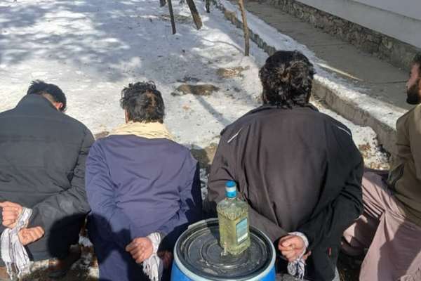 طالبانو په کابل کې د نشهیي توکو د قاچاق او پلور په تړاو ۶۶ کسان نیولي دي