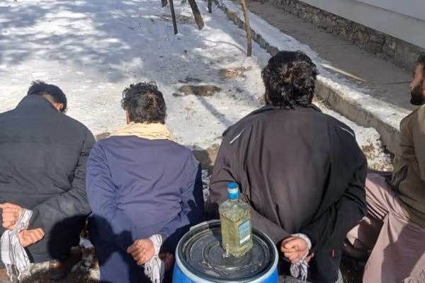 طالبانو په کابل کې د نشهیي توکو د قاچاق او پلور په تړاو ۶۶ کسان نیولي دي
