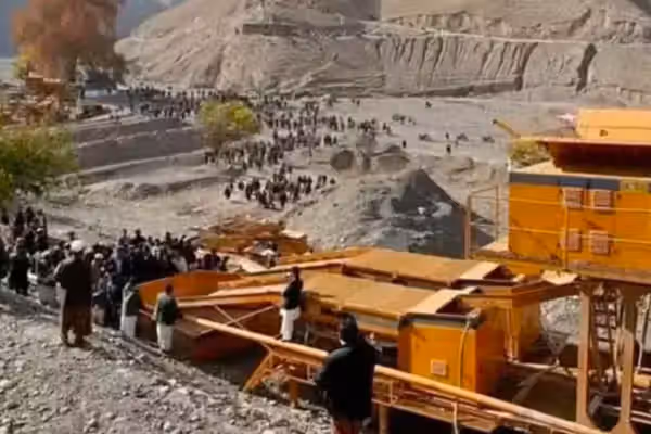 راپور: طالبان د افغانستان کانونه د وفادارو شبکو او بهرنیو منځګړو له لارې اداره کوي
