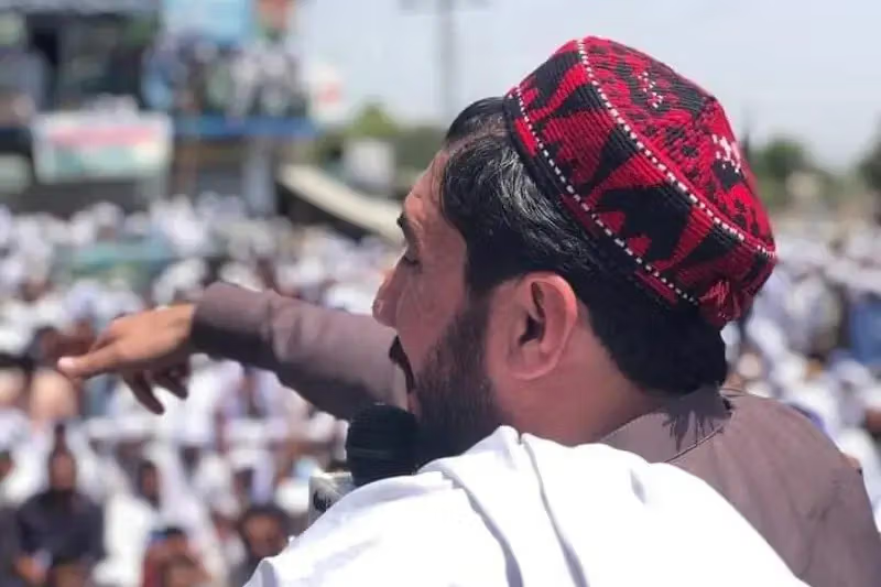 منظور پشتین: د ناامنیو بنسټګر پوځ ته سیاسي او قانوني خوندیتوب ور کول کیږي