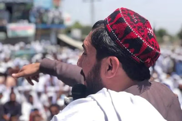 منظور پشتین: د ناامنیو بنسټګر پوځ ته سیاسي او قانوني خوندیتوب ور کول کیږي