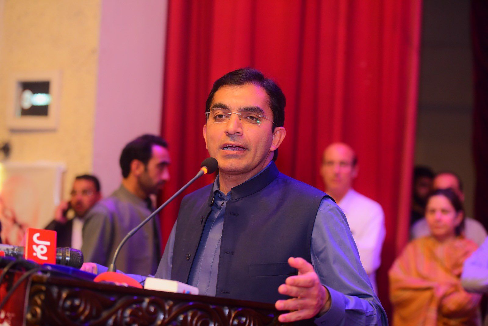 سیاستمدار پاکستانی می‌گوید بازداشت مهاجران افغان‌ نشان‌دهنده بیگانه‌هراسی است