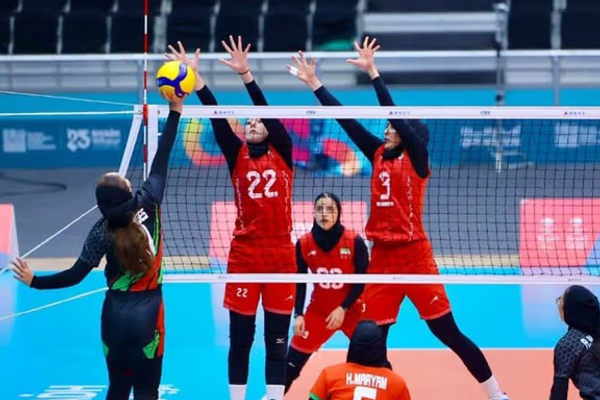 د افغانستان د ښځینهو والیبال ملي لوبډلې د ایران پر وړاندې ماتې وخوړه