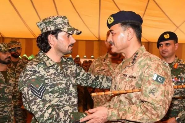 Pakistan Chief of Staff Of Army Visits Border Areas Along Afghanistan