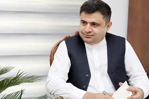 فضل محمود فضلي: پاکستان له افغاني روایت څخه ډار لري