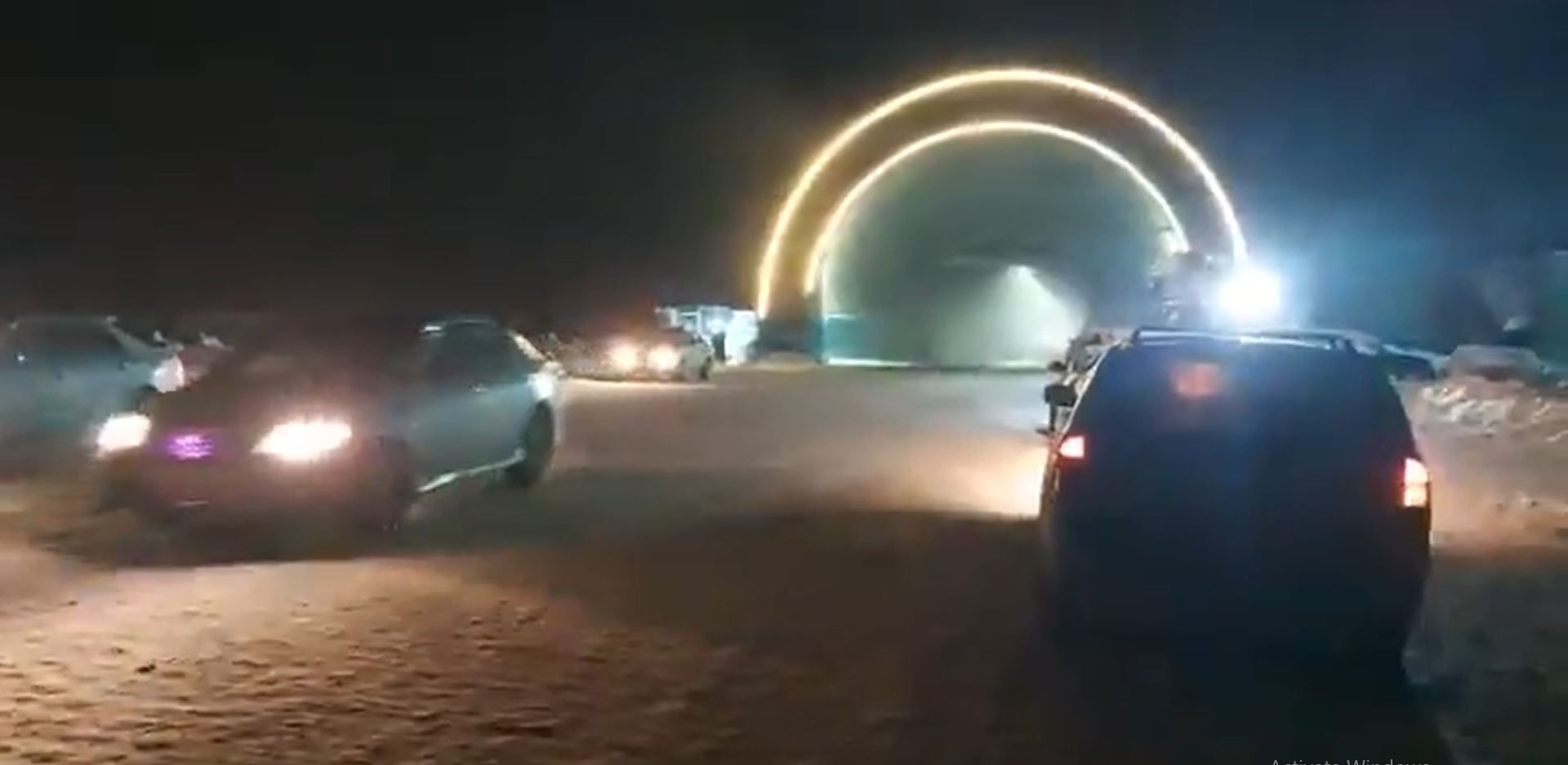 د سالنګونو لویه لاره د مساپر وړونکو موټرو پر مخ بېرته پرانېستل شوه