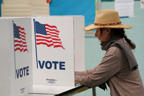 یو ډیموکراټ نوماند په ټېکساس کې د ټرمپ ملاتړي جمهوريپال سیال ته ماتې ورکړه