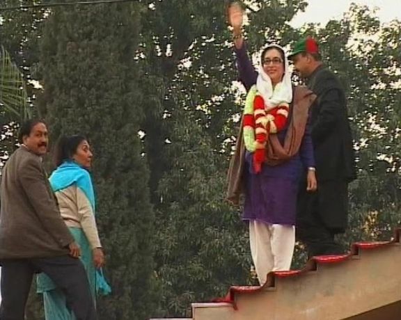 بینظیر بوتو، لحظاتی قبل از کشتهشدن در ۲۷ دسامبر ۲۰۰۷