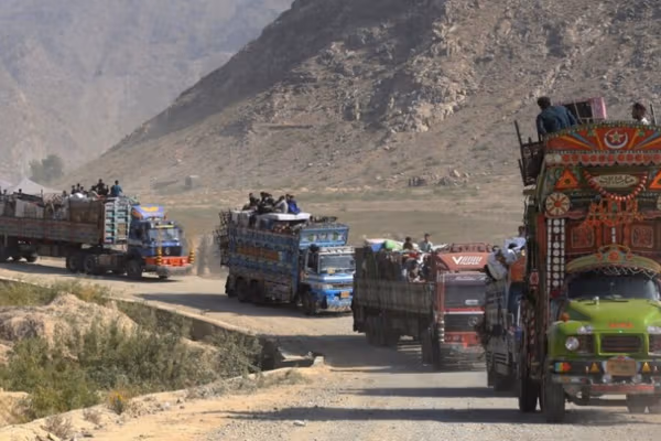 طالبان وایي ۲۷۱۱ راستنو شویو کډوالو ته یې هستوګنیزې ځمکې وېشلي