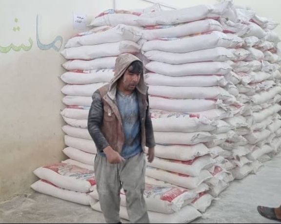 په کابل کې د ایران سفارت د روږدو کسانو د درملنې له کمپ سره د ۵۰ ټنه اوړو مرسته وکړه