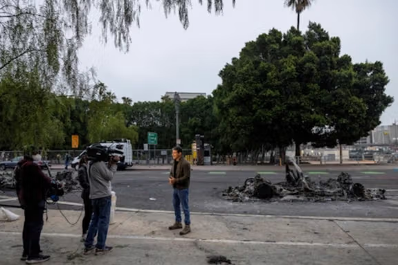 په امریکا کې د لاریونونو دوام؛ په لاس انجلس کې ګرځبندیز اعلان شو