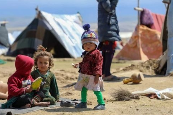 د طالبانو او پاکستان ترمنځ د نښتو له امله؛ زرګونه افغانان بېځایه شوي دي