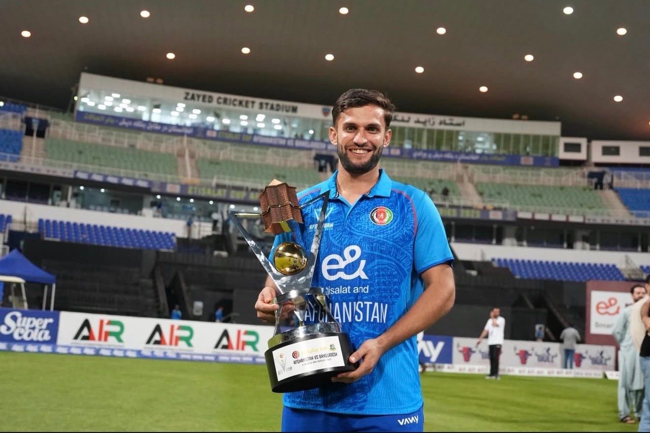 عظمت‌الله عمرزی د یو ورځنیو لوبو غوره الراونډر وټاکل شو