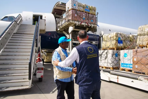 الاتحاد الأوروبي يرسل أول شحنة من المساعدات الإنسانية إلى أفغانستان