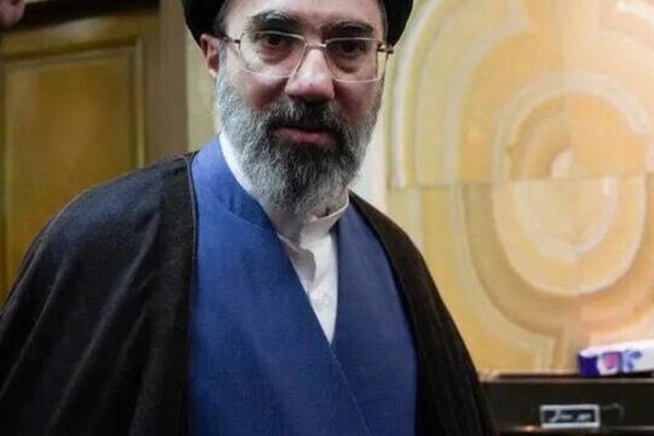 فاکسنیوز: مجتبی خامنهای برای بقا از «الگوی بنلادن» استفاده میکند
