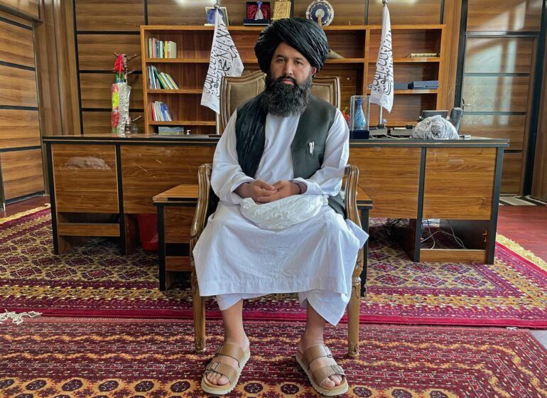 یک دانشجو می‌گوید وزیر تحصیلات طالبان او را به خاطر پوشیدن کلاه اوزبیکی سیلی زده است