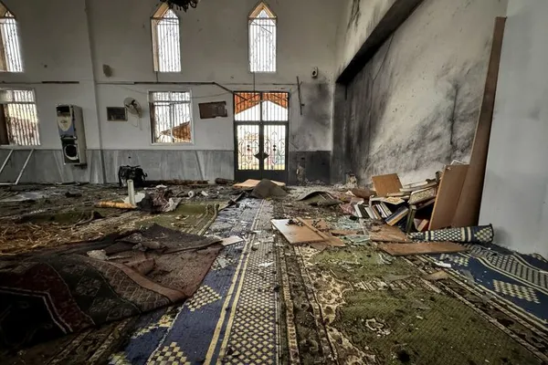 سعودي د سوریې په یوه جومات کې شوې چاودنه وغندله