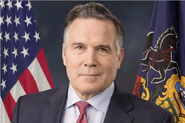 سناتور مک کورمیک: متحده ایالات د ایران د ازادۍ غوښتونکو خلکو تر څنګ ولاړ دی