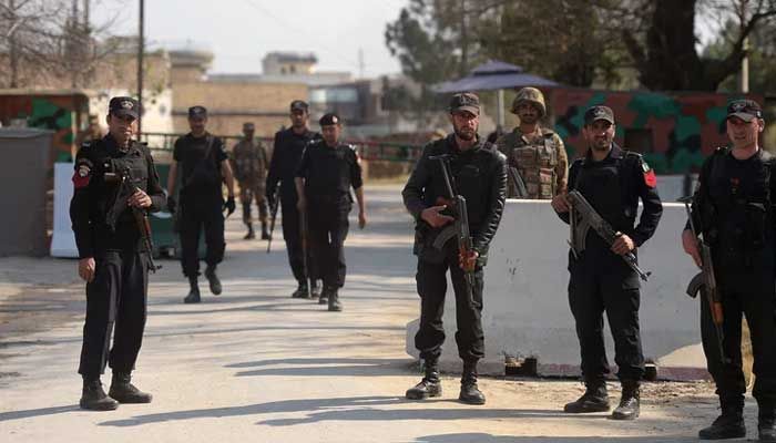 کوهاټ کې د سرو زرو کان پر سر د دوو ډلو ترمنځ په ډزو کې ۴ کسان وژل شوي 