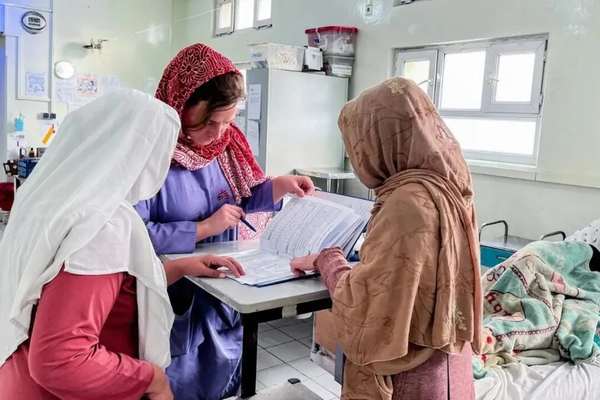سازمان جهانی بهداشت: تعلیق کمکهای امریکا باعث بسته شدن ۴۲۰ مرکز صحی در افغانستان شد
