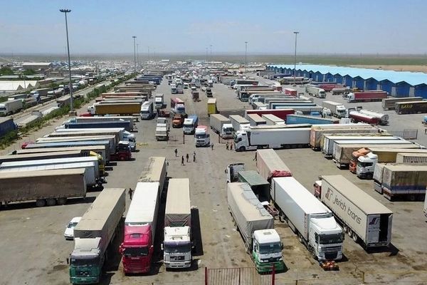 د ایران د ټرانسپورټ ادارې مشر: په افغان پوله د لاریو ځنډ د ادارو د نه همغږۍ پایله ده