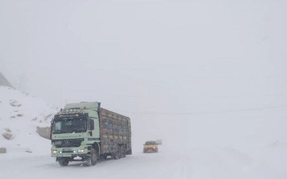 طالبان: د سالنګ په ګډون څو لویې لارې د واورې د دویمې څپې له امله بیا تړل شوې