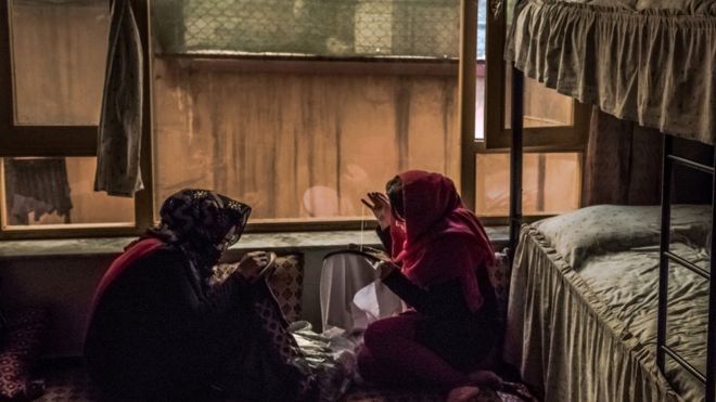 په افغانستان کې د برېتانیا استازولي: ۴۶سلنه واده شوې مېرمنې له کورني تاوتریخوالي سره مخ دي