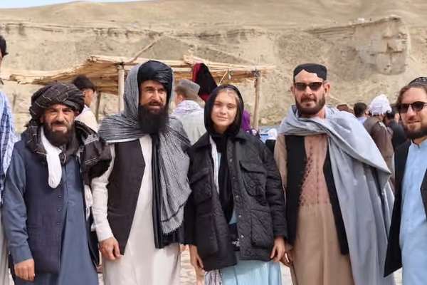 برتانوۍ ورځپاڼه: بهرني سېلانیان د طالبانو مثبت او ګمراه کوونکی انځور وړاندې کوي