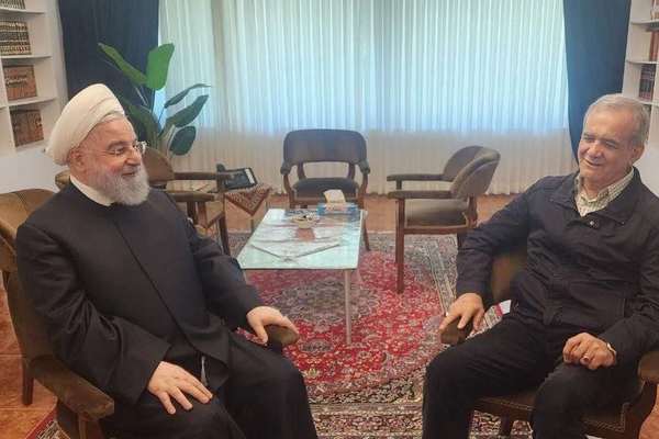 حسن روحانی، رئيس جمهور پیشین ایران از نامزدی مسعود پزشکیان در انتخابات حمایت کرد
