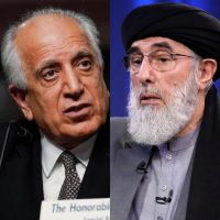 حمله لفظی خلیلزاد به حکمتیار؛ «قصاب کابل به چهره دختران دانشجو تیزاب میپاشید»