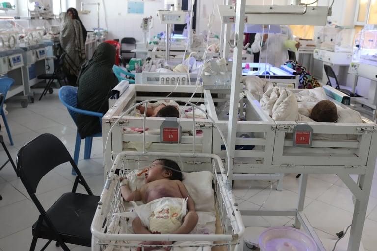 د تحلیلګرانو شبکه: د زېږون پرمهال د مېندو د مړینې ارقام نشته، خو د اندېښنو دلایل ډېر دي