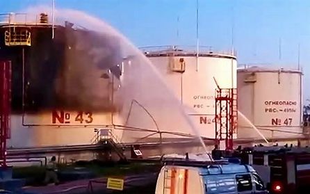 اوکراین ادعا کوي چې د روسیې د تېلو تاسیسات او یو پوځي هوايي ډګر یې په نښه کړي دي