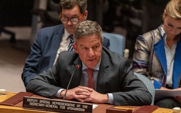 معاون یوناما از مردم خواست که به ممنوعیت تحصیل دختران اعتراض کنند