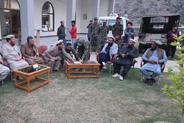وجهاء قبائل كنر ونورستان يطلبون دعماً من باكستان لتأمين مناطقهم