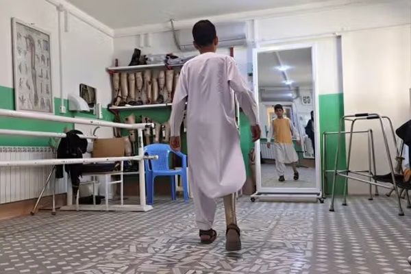 سور صلیب: په افغانستان کې د ناچاوده توکو ۶۶ سلنه قربانیان ماشومان دي