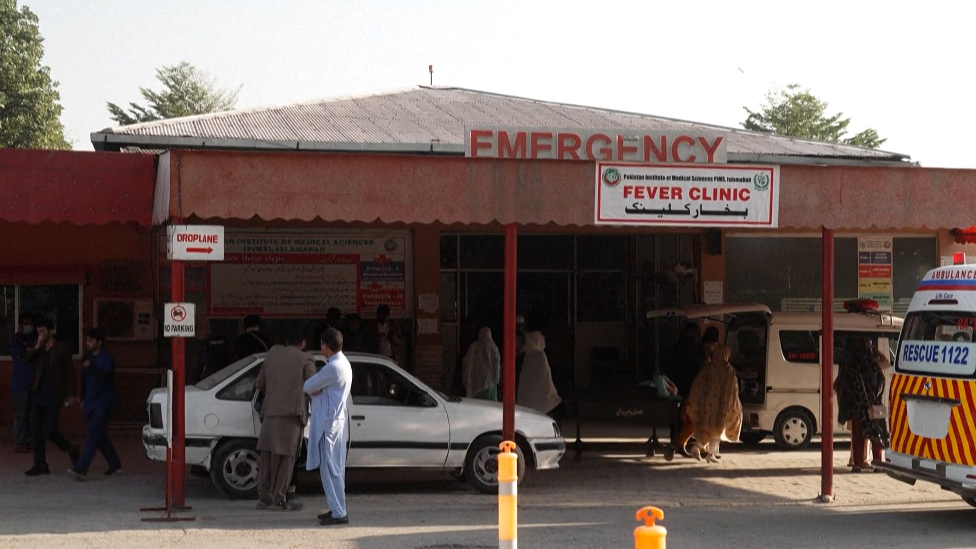 طالبان تدين الهجمات في إسلام آباد وكلية وانا العسكرية