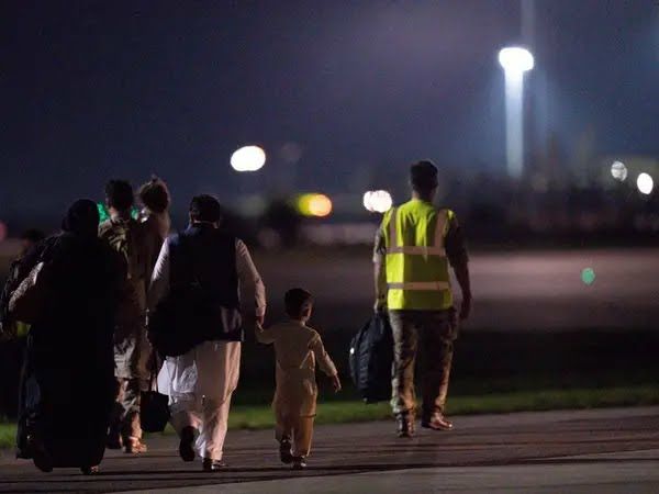 دو نماینده پارلمان بریتانیا: رفتار حکومت با همکاران افغان ما «شرم‌آور» است