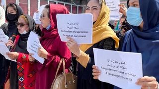 افغانې مېرمنې: د طالبانو تر لاس لاندې له کار کولو بې روزګاري او ناسم اقتصادي شرایط غوره دی