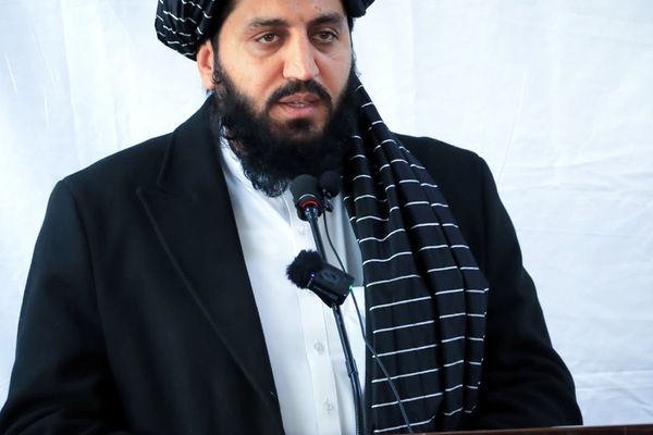 سرچینې: ملاهبت الله د برېښنا پخوانی رییس عبدالباري عمر د فساد له امله ګوښه کړی