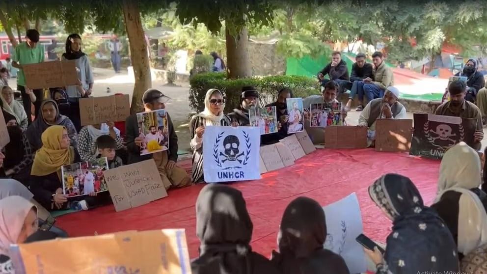 په پاکستان کې افغان کډوالو له شهباز شریف څخه غوښتي چې د افغانانو د اېستلو پرېکړه وځنډوي