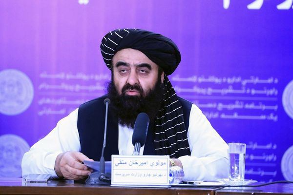 متقي: برېتانوۍ جوړه په زندان کې له ټولو بشري حقونو برخمنه ده